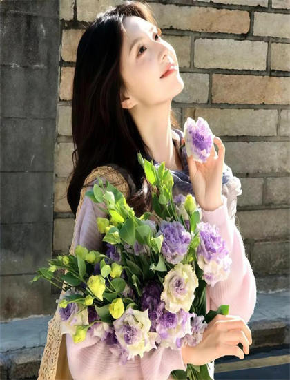 表演技巧芭比之拇指姑娘2009：探索的情感表达与人性探索 揭示人性的复杂与美好